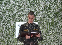 Юнаки та дівчата з кафедри військової підготовки університету розповіли про історичні факти афганської війни